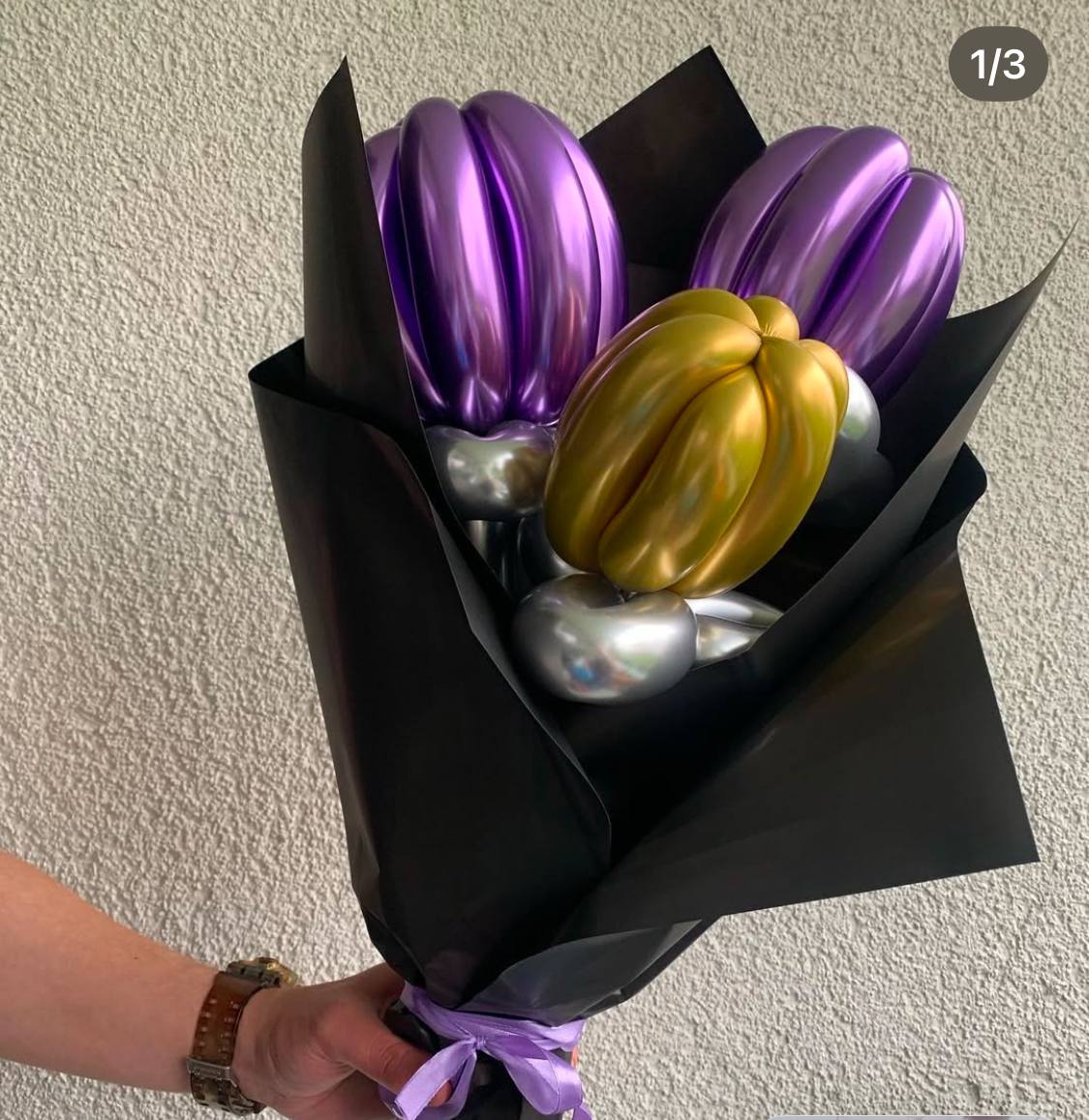 Blumensträuße aus Luftballons und Tulpen