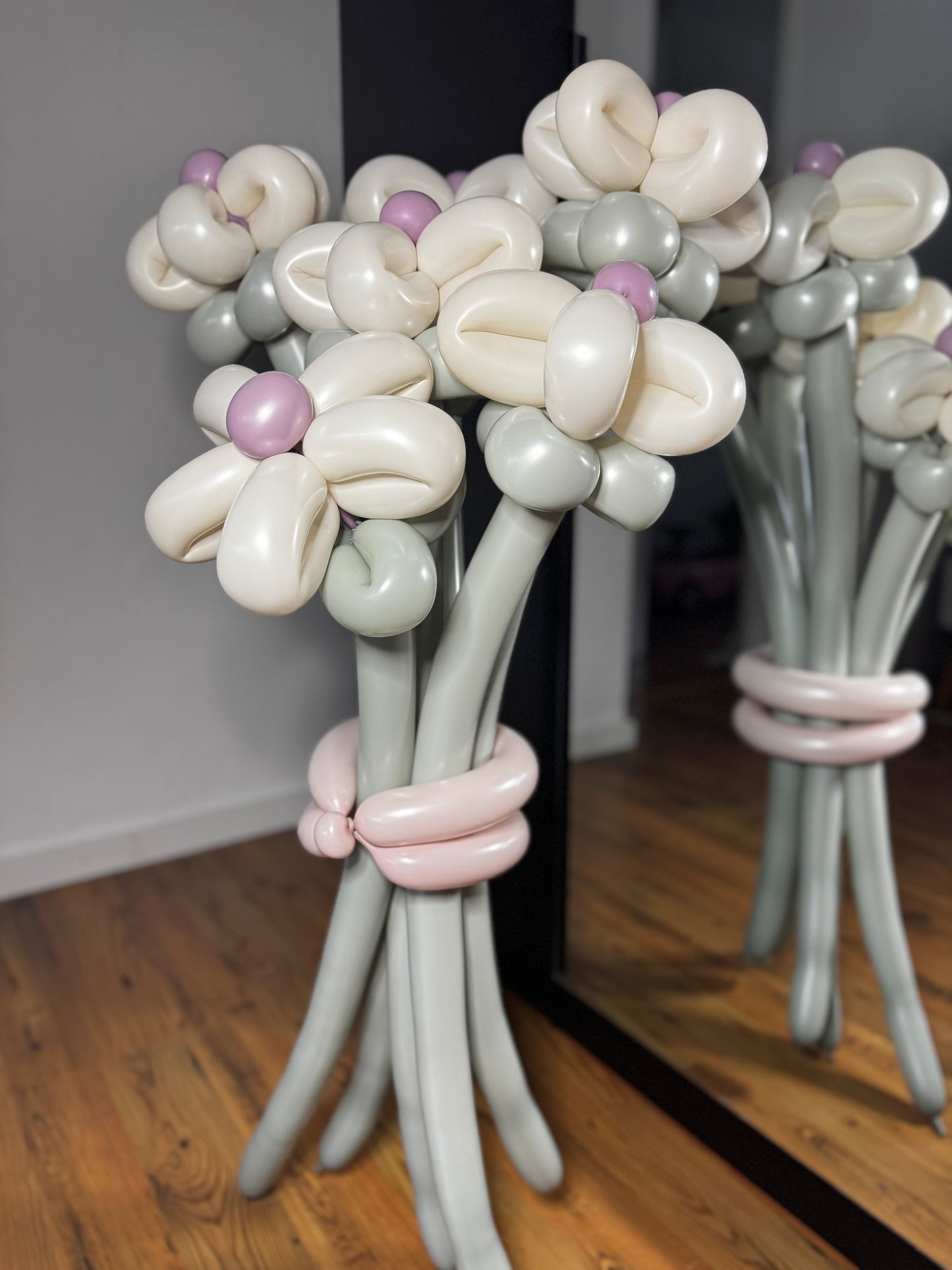 Daisy Balloon Bouquets - Powdery Elegance